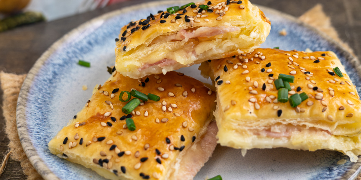 Blätterteigkissen mit Raclettekäse und Schinken