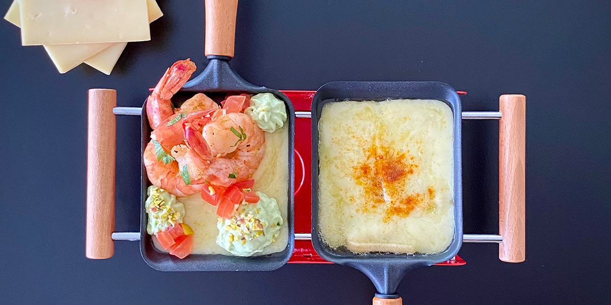 Poêlée de raclette et de crevettes avec mousse à l'avocat